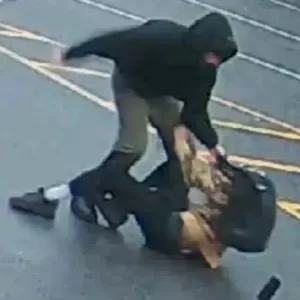 14岁少年遭暴力抢劫 被多次击打头部
