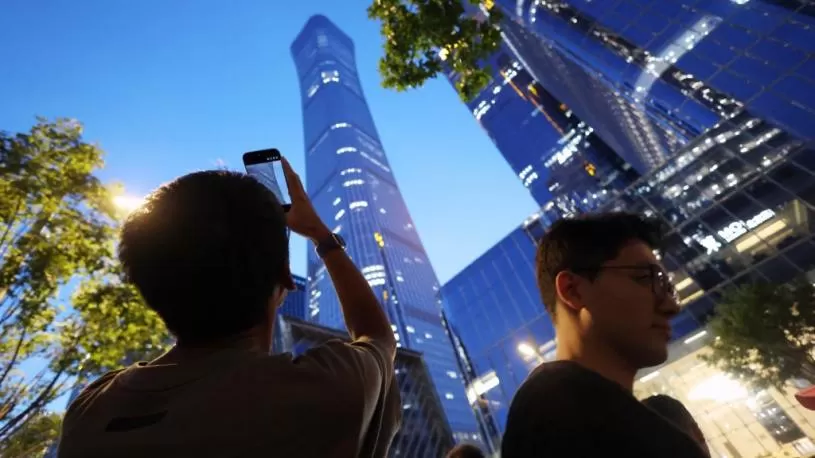 中国尊︱小型飞机撞北京中信大厦   两家北京通航公司遭暂时停业