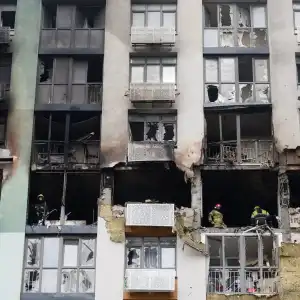 俄军空袭基辅地区致12死 连续第六天打击
