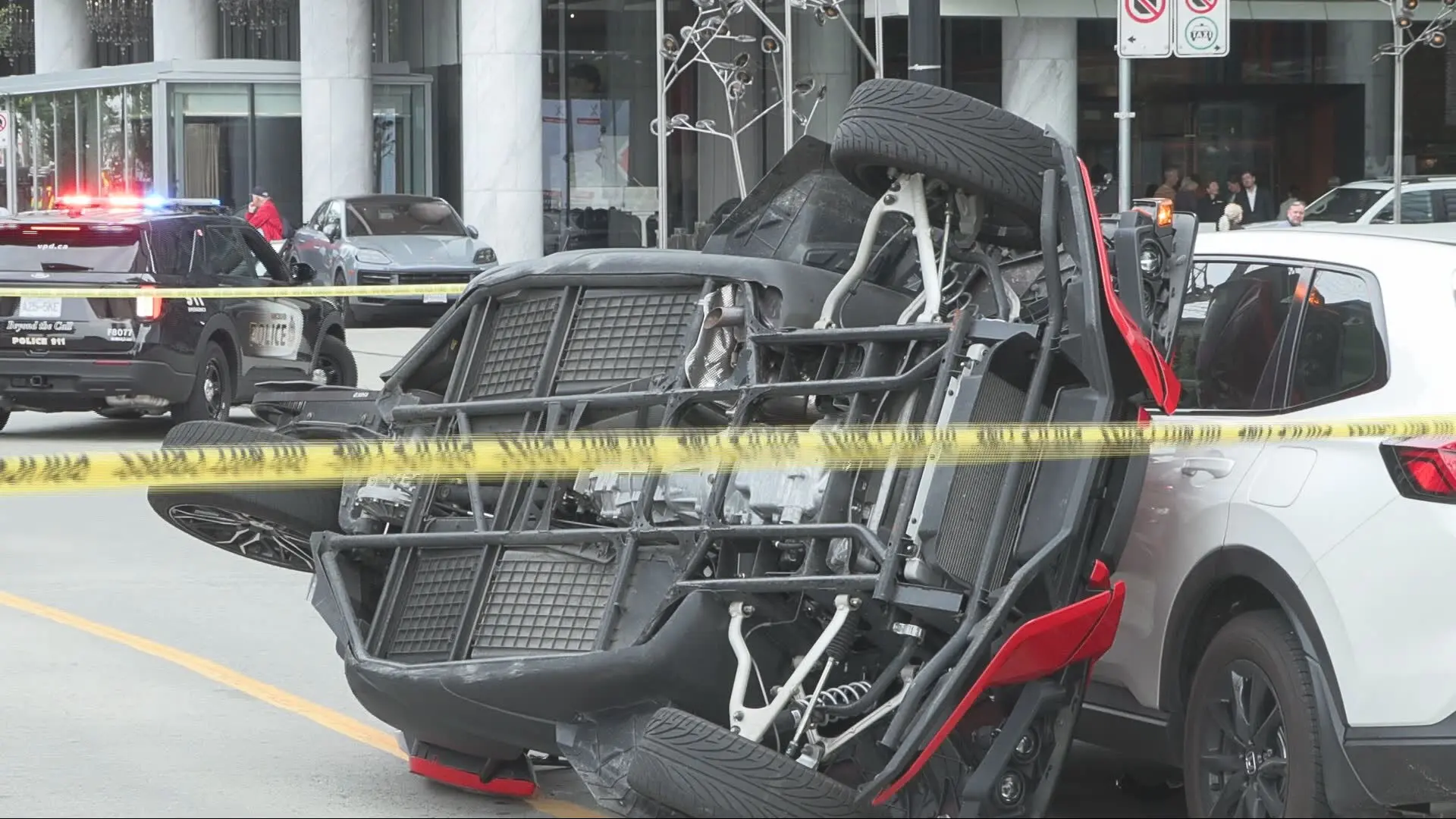 温哥华市中心男子驾三轮车逃离警方后翻车身亡