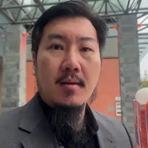 可怕！华人在大温商场遭陌生人种族辱骂 摁地暴打满脸是血 嫌犯已获释