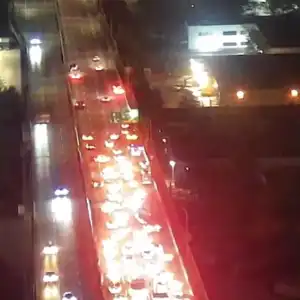 9车连环相撞 2人送院 大温枢纽桥梁关闭数小时