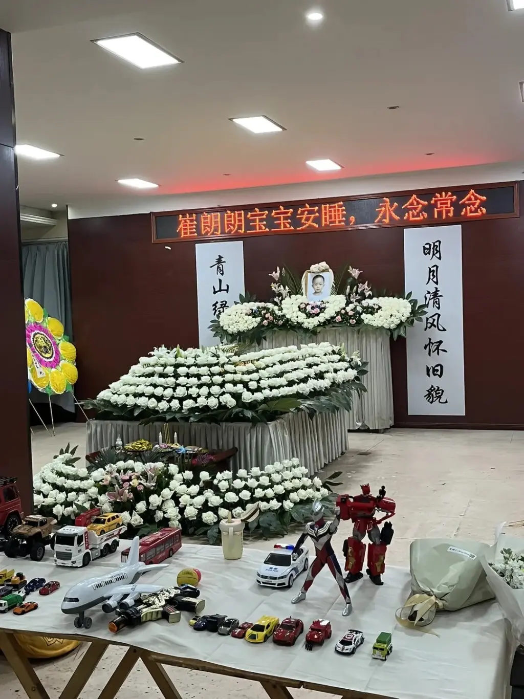 重庆男放狗12分钟独留2岁子在家坠亡  妻控其过失致死追究刑责